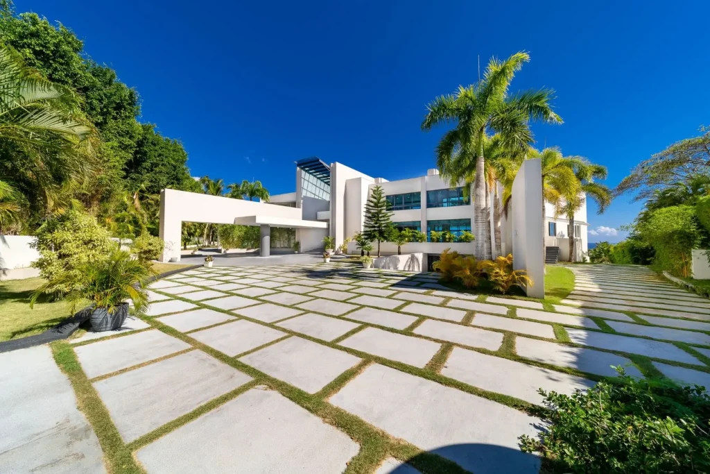 Majestic 10-Bedroom Villa in Casa de Campo – Ocean and Golf Course Views