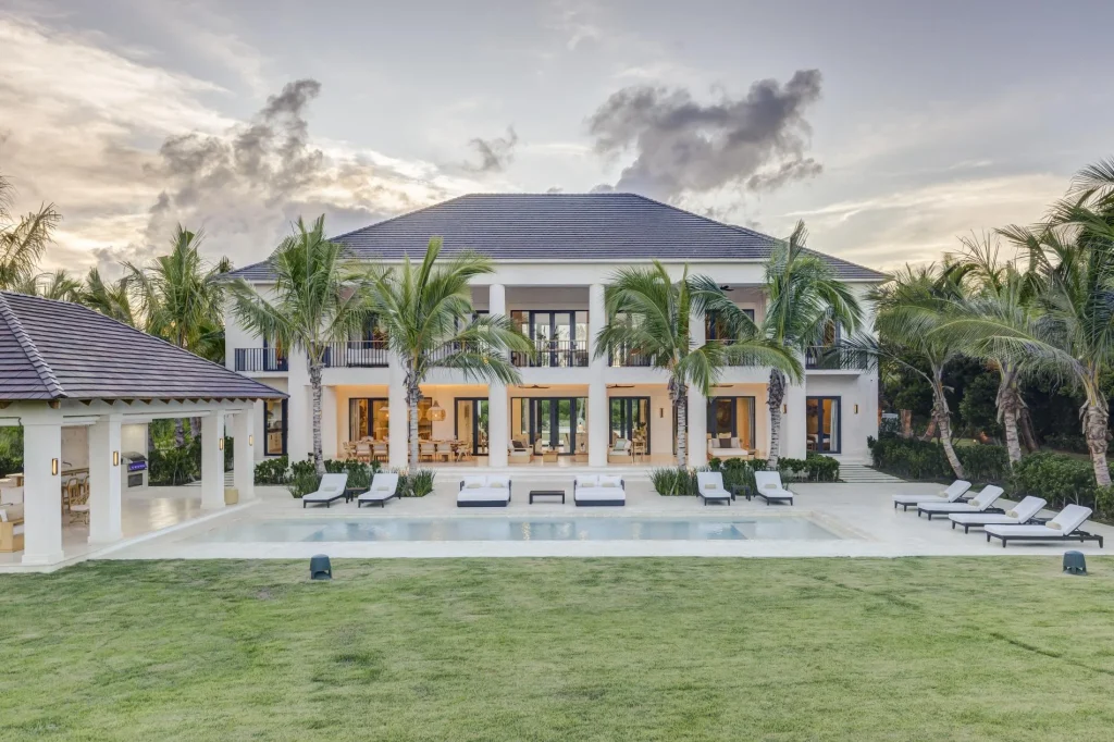 Exclusivity and Elegance Fronting the Golf Course
