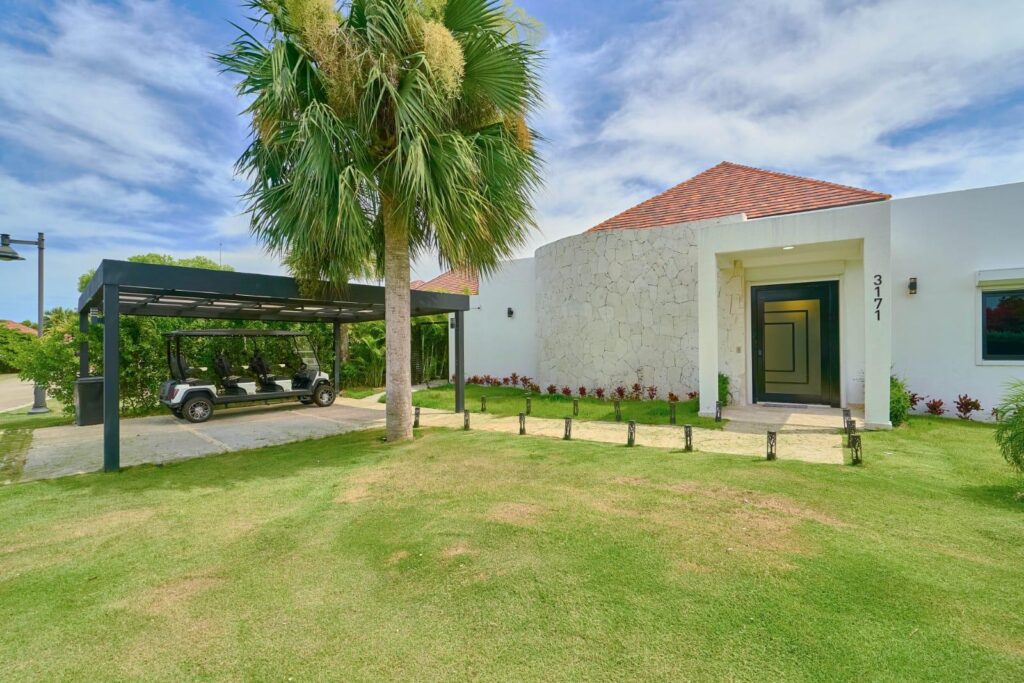 Hermosa Villa de Lujo en Green Village con Estilo Moderno