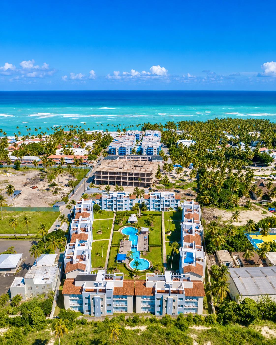 Fotografía 1 · Penthouse de 2 Niveles en Venta – Sol Tropical, Bávaro | A pasos de la Playa