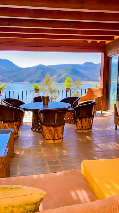 Casa en Venta en Valle de Bravo con Vista al Lago - Mexico
