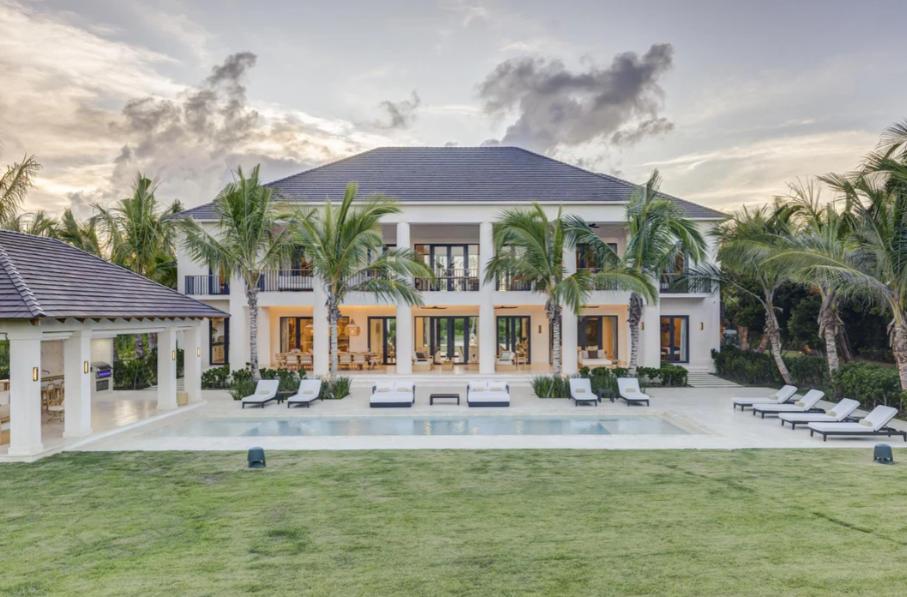 Villa en Venta con Vista al Lago y Campo de Golf en Punta Cana Resort - República Dominicana