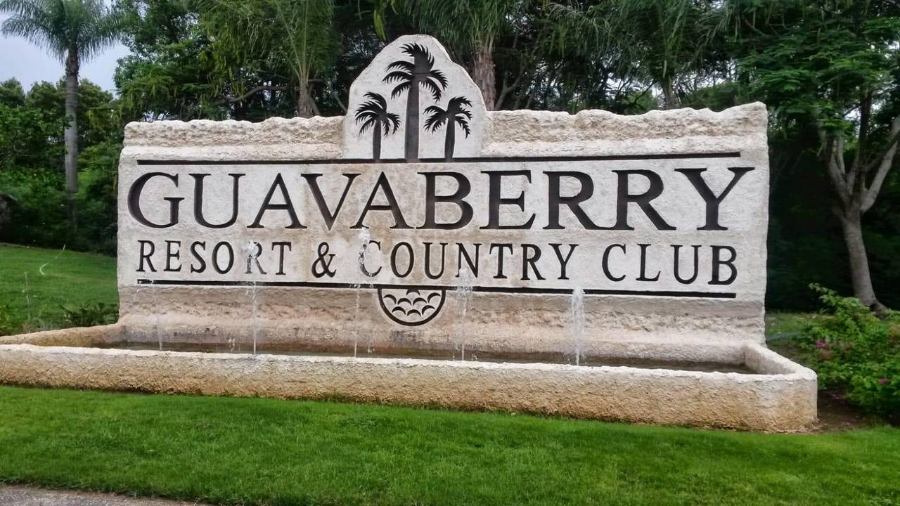 Fotografía 2 · ¡VENDO SOLAR EN GUAVABERRY GOLF CLUB, JUAN DOLIO!