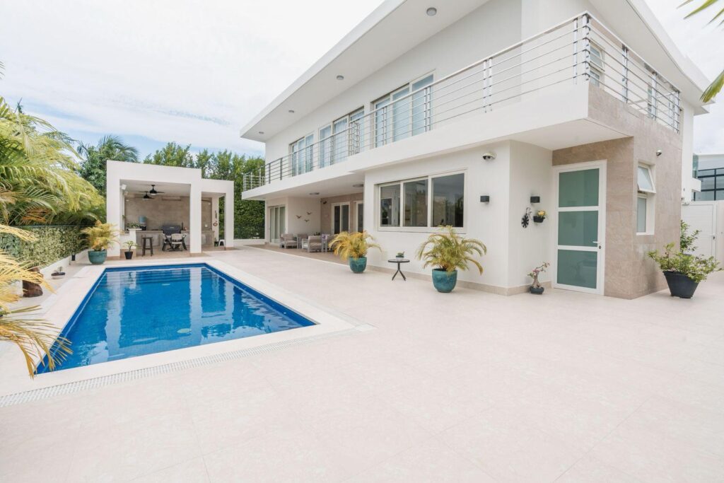 Exclusiva Villa de Lujo con Acabados de Primera y Tecnología Integrada