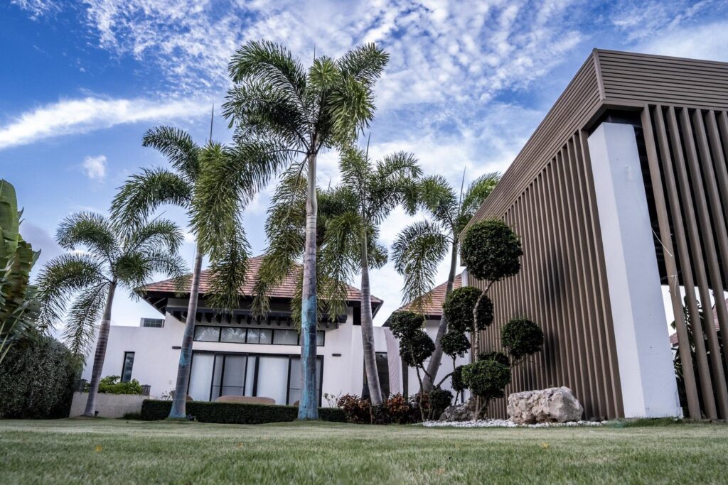 Villa de Lujo Amueblada en Venta de 1 Nivel + Mezzanine en Green Village Cap Cana - República Dominicana